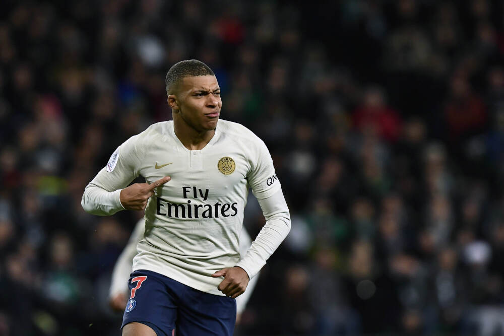 华辰装备3名实控人拟套现约1.9亿元 净利降1年连3季